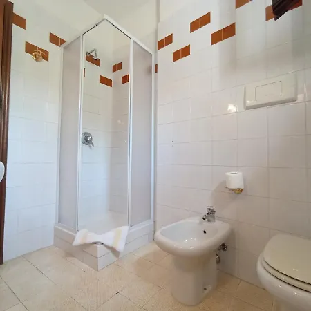 Domus Garden Alojamento de Acomodação e Pequeno-almoço Olbia