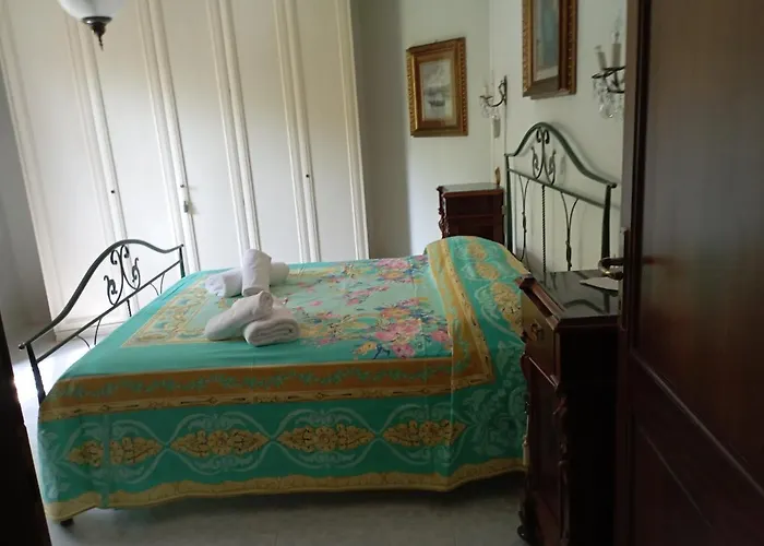 Domus Garden Bed and Breakfast Όλμπια